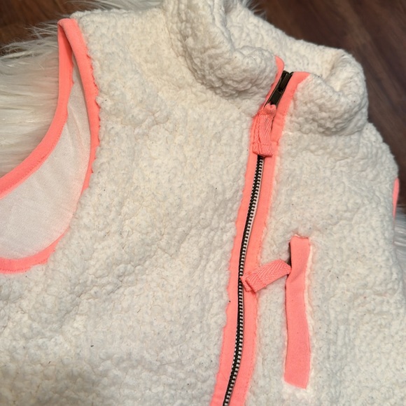 Cat & Jack Fleece Zippered Vest Multiple Pockets - Size 7/8. - Cream & Coral - Picture 4 of 5